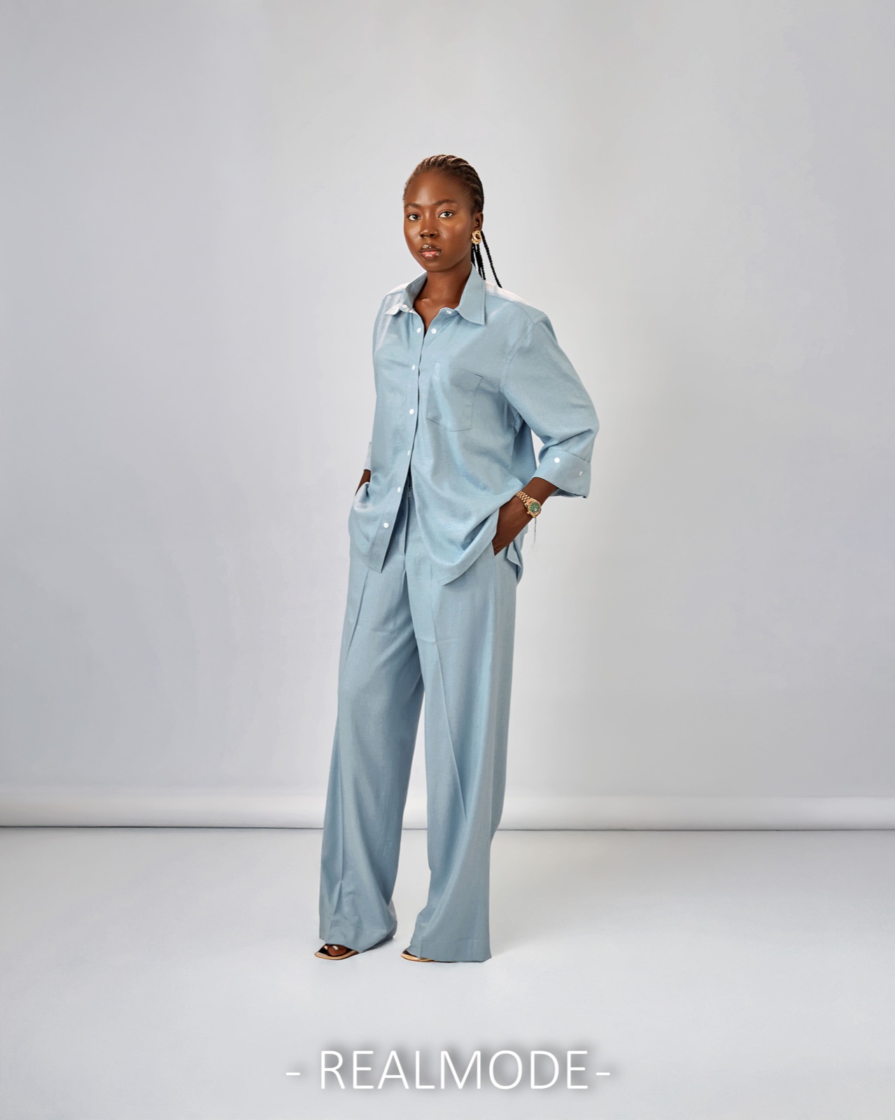 Natural-cloth two-piece from the Realmode linen collection